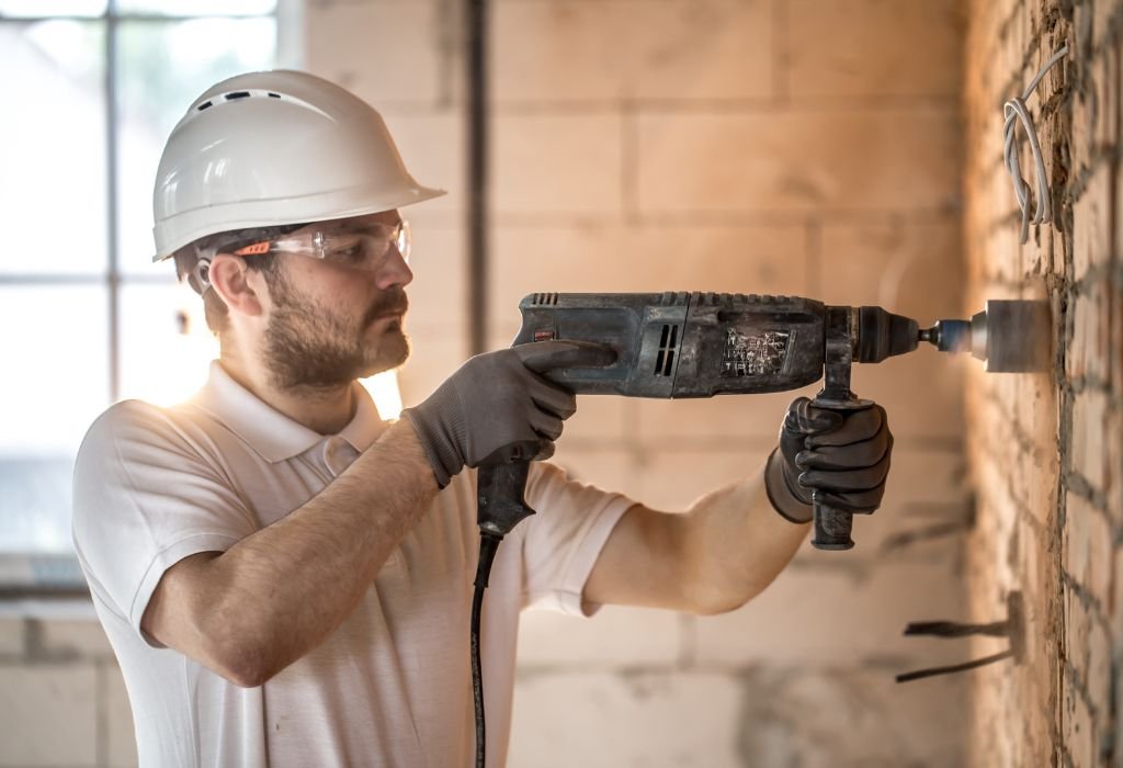 Buying Guide – How to Choose the Right Cordless Hammer Drill