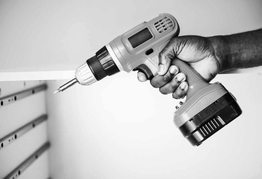 Cordless Drill Buying Tips and Mistakes to Avoid