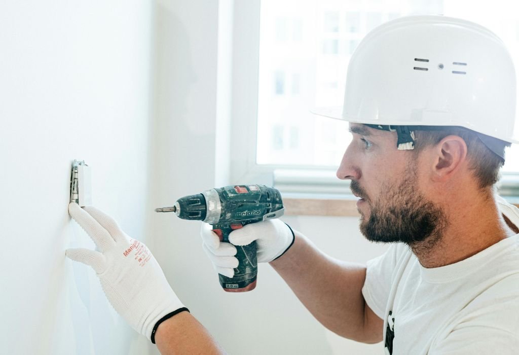 How to Choose the Right Cordless Drill Size for You