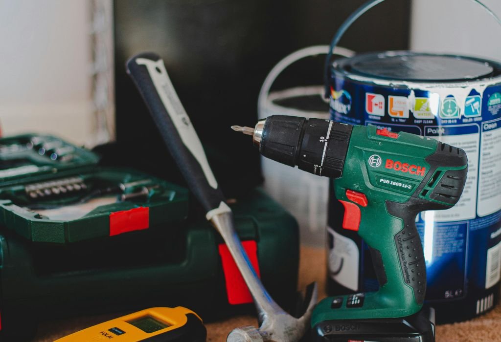 What Is a Good Voltage for a Cordless Drill?