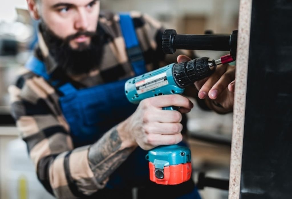 How to Use a Manual Impact Driver (Step-by-Step)