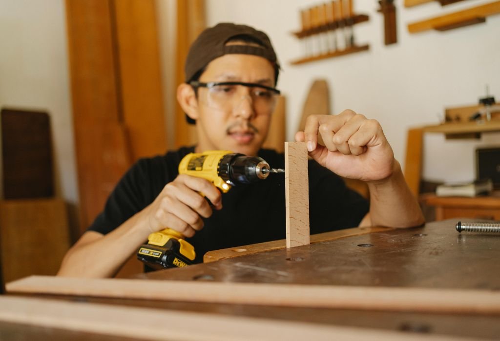 What Is a Cordless Right Angle Drill?