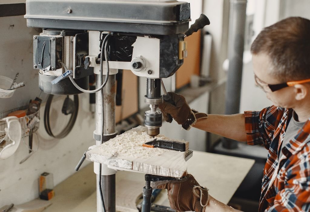 How to Attach a Drill Press Vise Safely and Securely