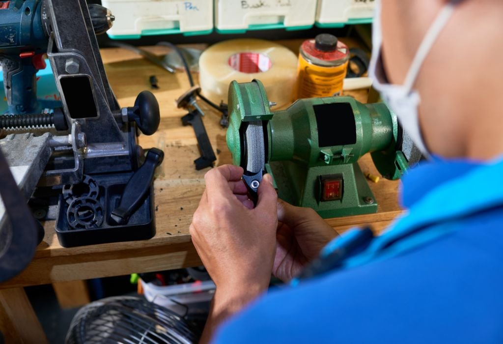Understanding the Difference Between a Drill Press and a Milling Machine
