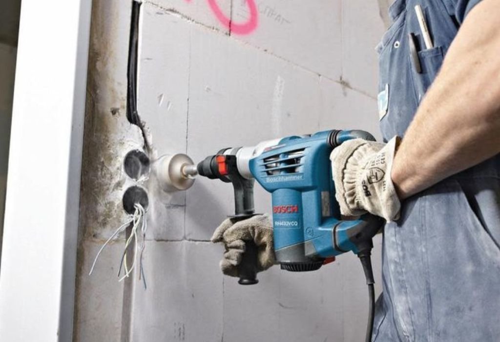 How to Remove Bit from a Rotary Hammer Safely