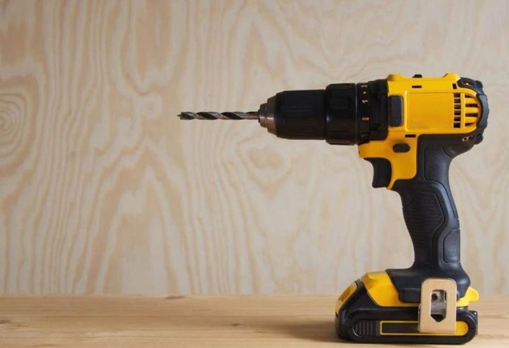How to Use a Cordless Drill as a Screwdriver Easily