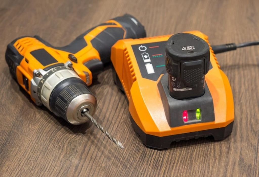 Differences Between Old and Modern Screwdrivers