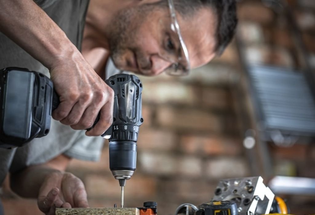 What Does Voltage Mean for a Cordless Screwdriver?
