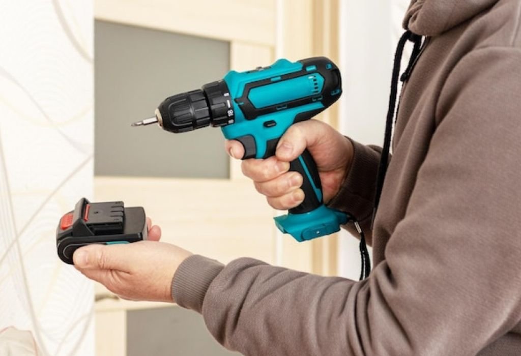 How to Choose a Cordless Screwdriver: Buyer’s Guide