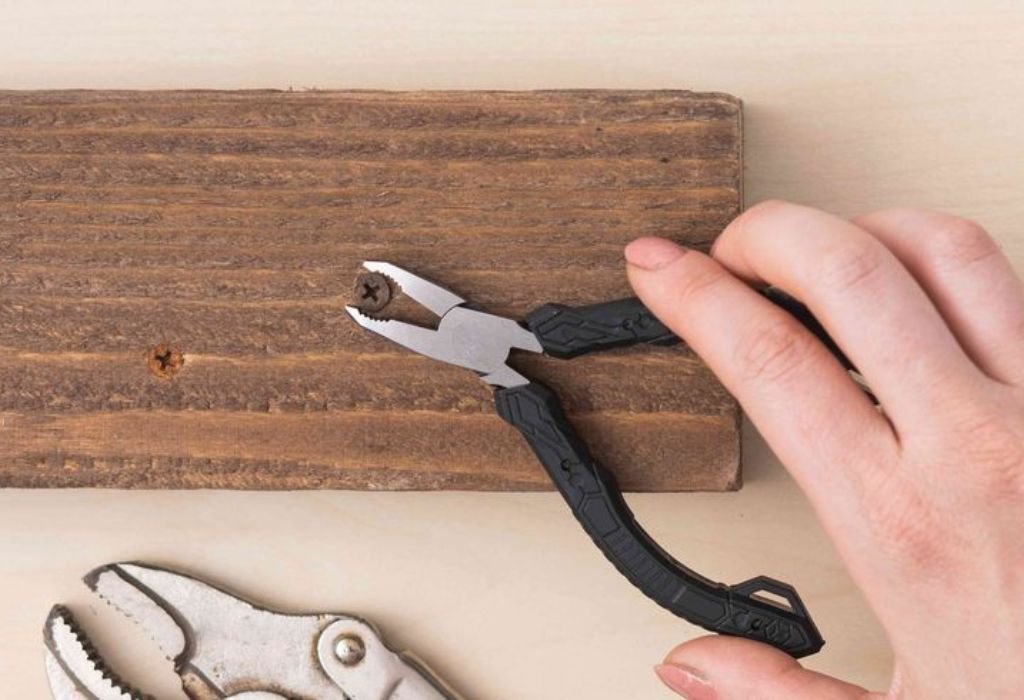 Why Rusted Screws Get Stuck in Metal