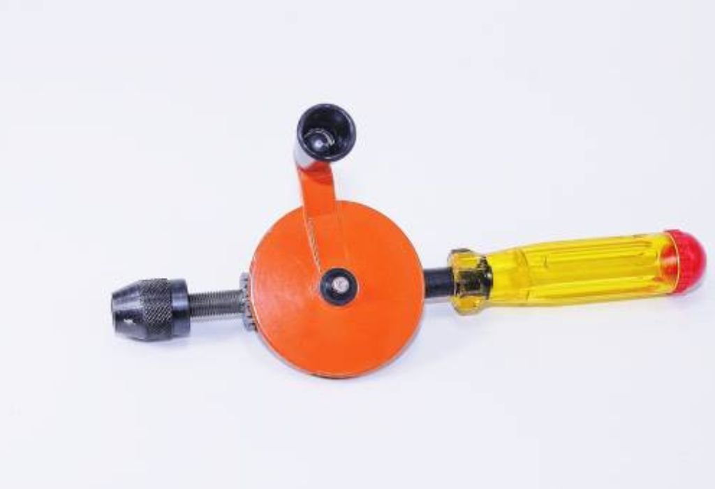 Hole Finishing and Deburring Techniques for Plastic